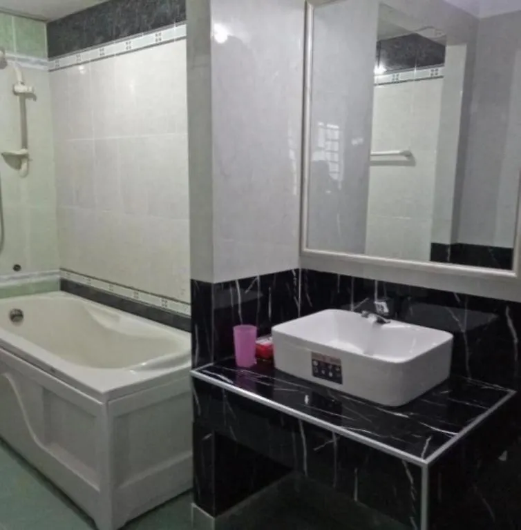 Duc Long Hotel - 60 Cong Hoa, Q. Tan Binh - By Bay Luxury Ho Chi Minh City Vietnam